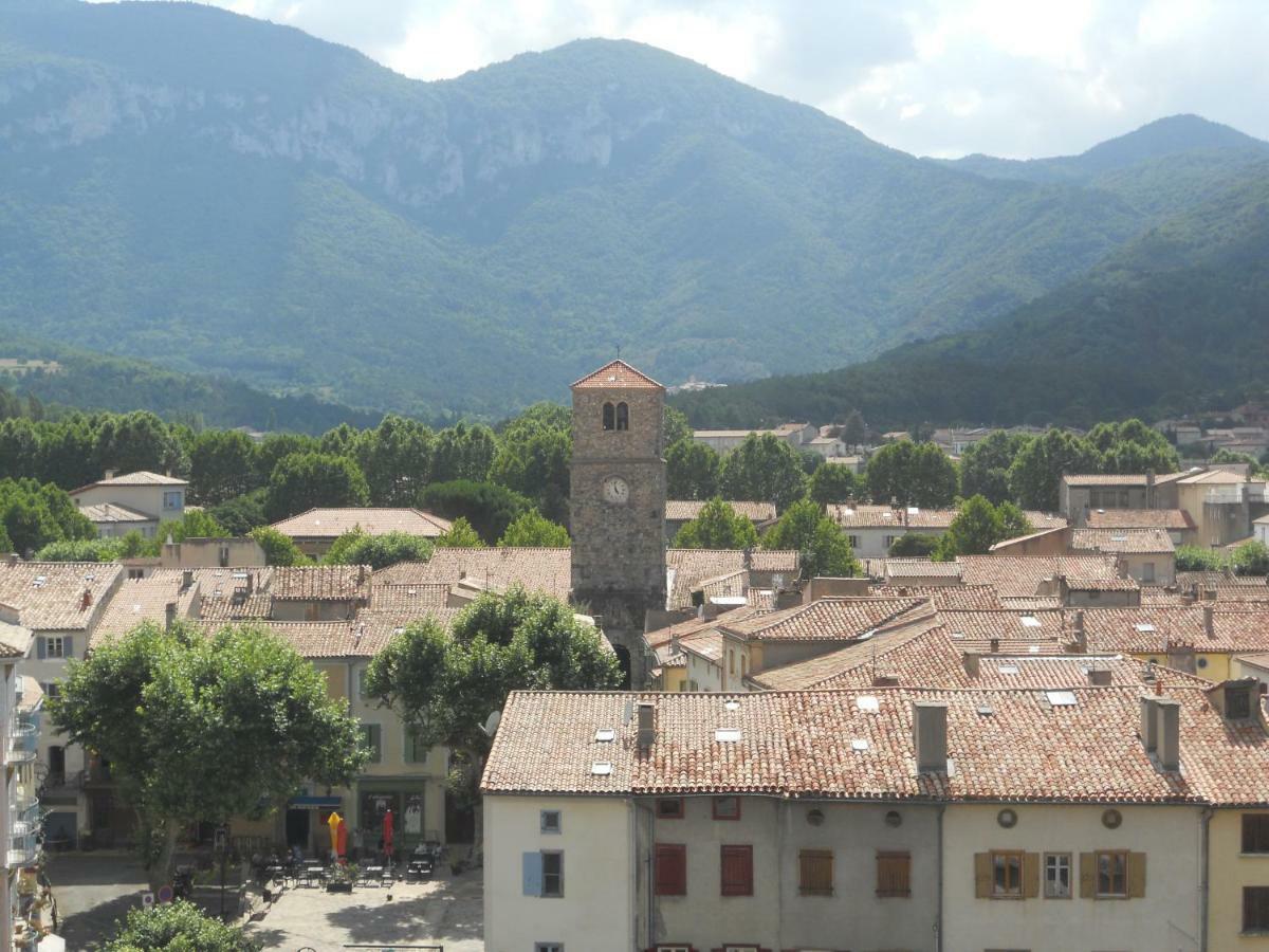 Entre L'Eglise Et La Place Villa กีญ็อง ภายนอก รูปภาพ