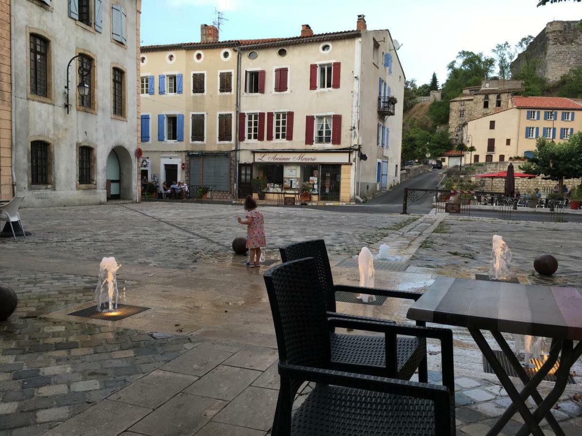 Entre L'Eglise Et La Place Villa กีญ็อง ภายนอก รูปภาพ